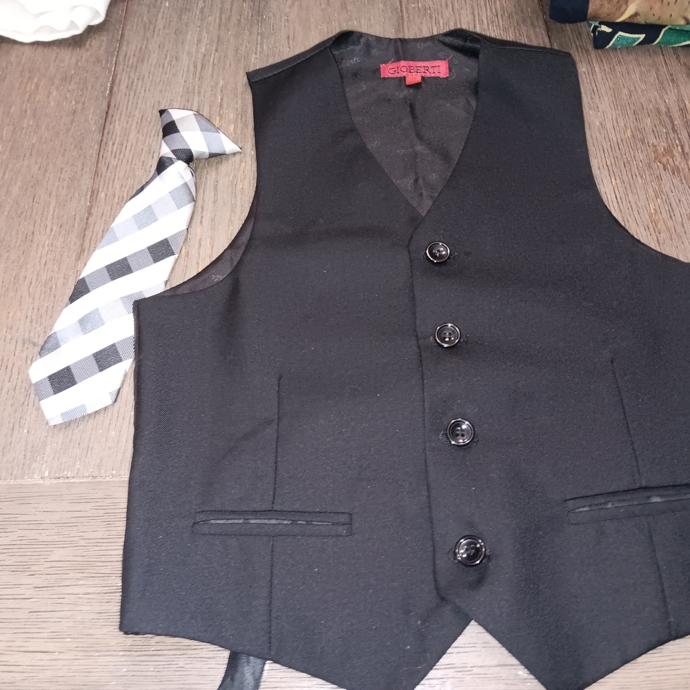 Boys Size 6, Black Vest and Tie Set